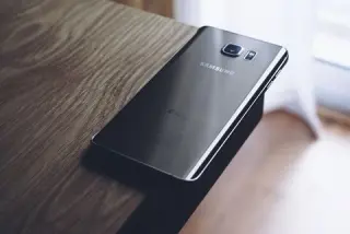Foldable Phone, Douala