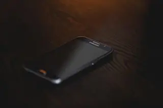 Foldable Phone, Douala