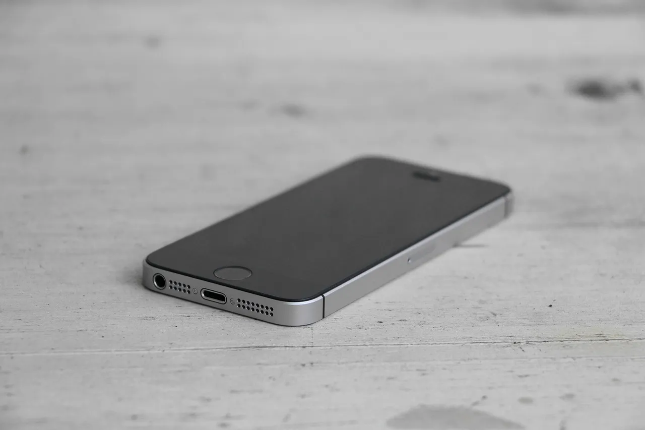 Phone Ultra, Lome - thumbnail 4