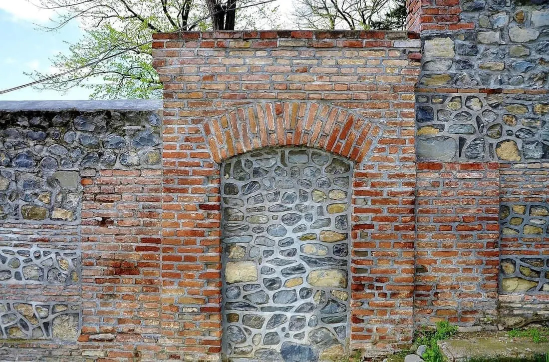 Reclaimed Red Bricks, Ljubljana - thumbnail 3