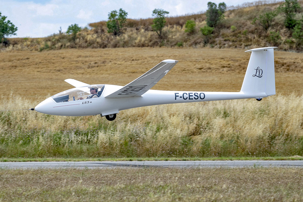 Two seat training glider, London - photo 3
