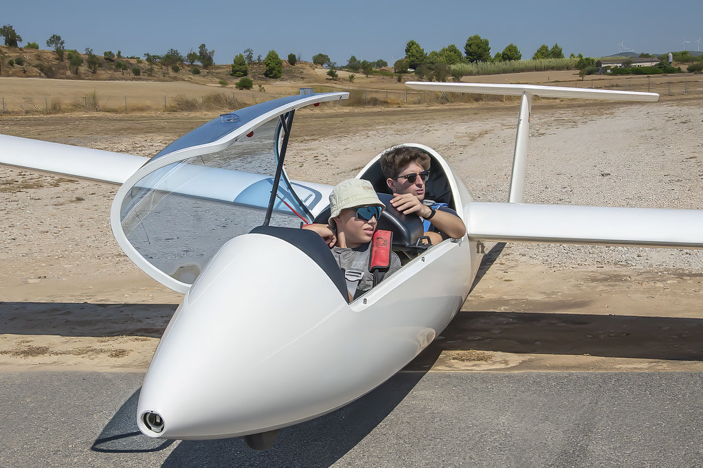 Sailplane with trailer, Paris - photo 1