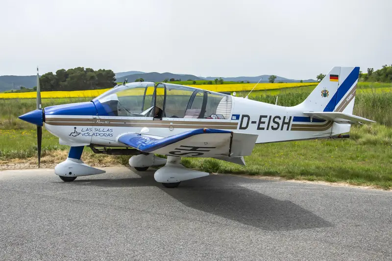 Two seat training glider