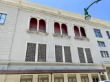 Two storey house near parks, Melbourne - thumbnail 2
